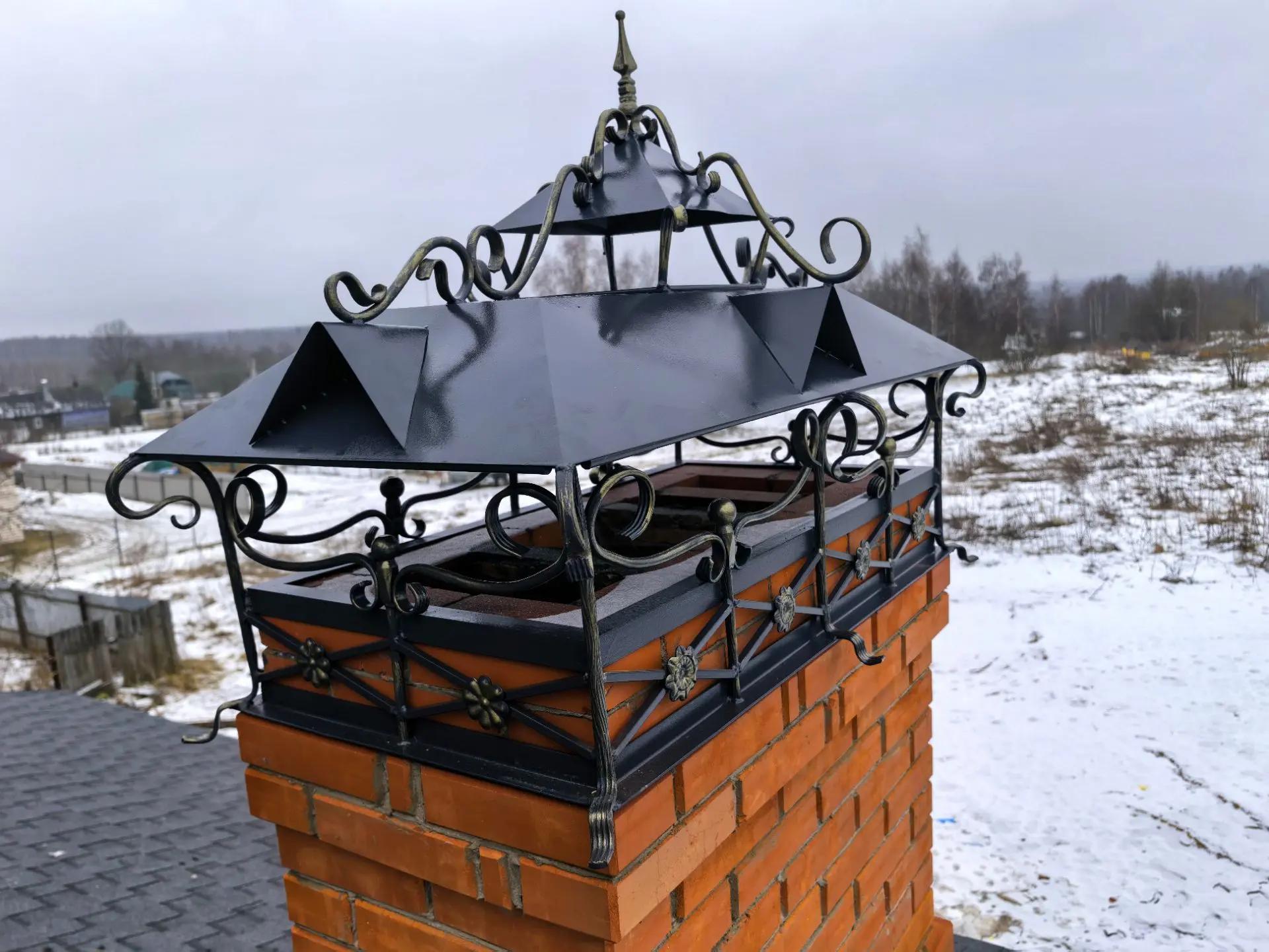Кованый дымник крупным планом